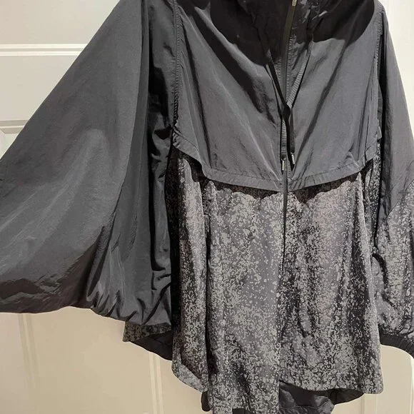 LULULEMON Ride & Reflect Cape/Jacket REFLECTIVE - Very Excellent Condition - Picture 10 of 16